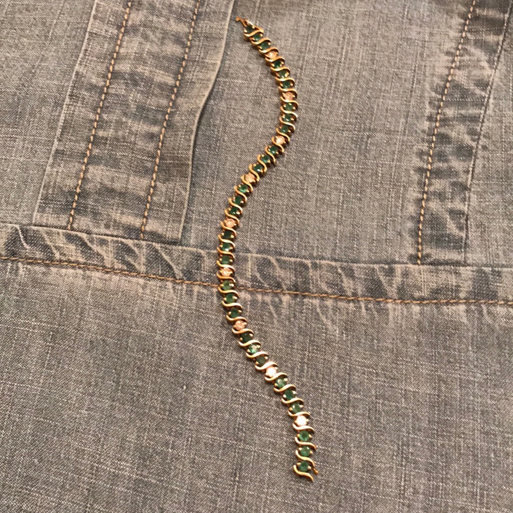 14k HEAVY GOLD EMERALD & DIAMOND TENNIS BRACELET.